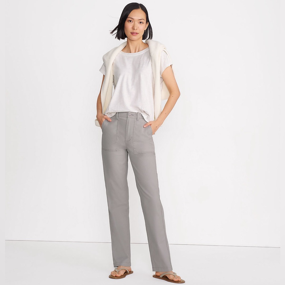 Lands End women’s relaxed fit trousers, neutral grey w/ pockets, great condition